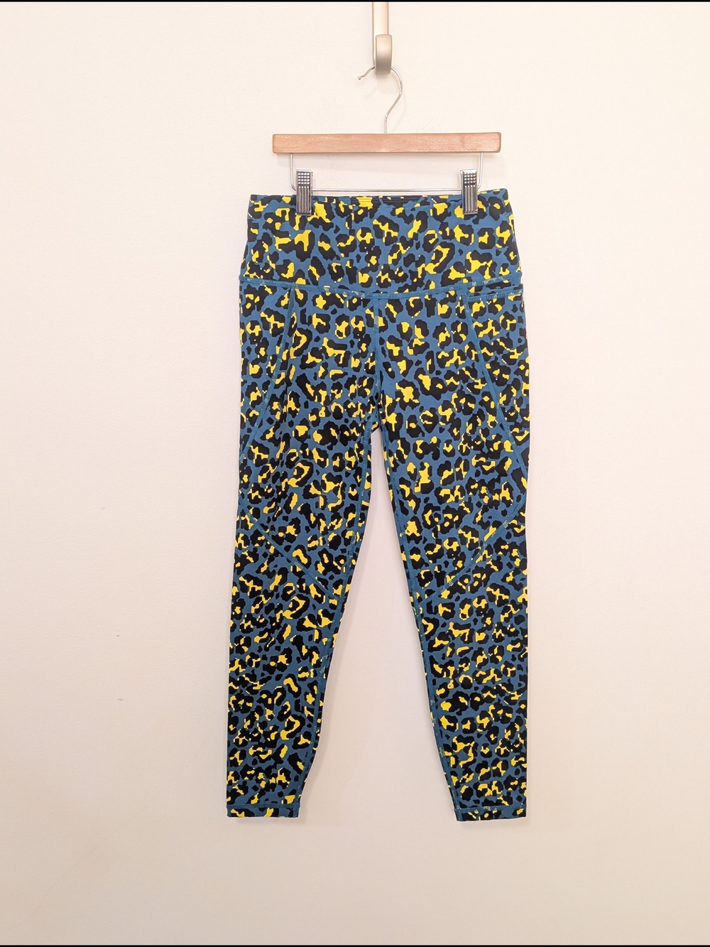 Sweaty Betty Power 7/8 Length Blue & Yellow Leopard Print Leggings Women's Sz 4 - Picture 2 of 10
